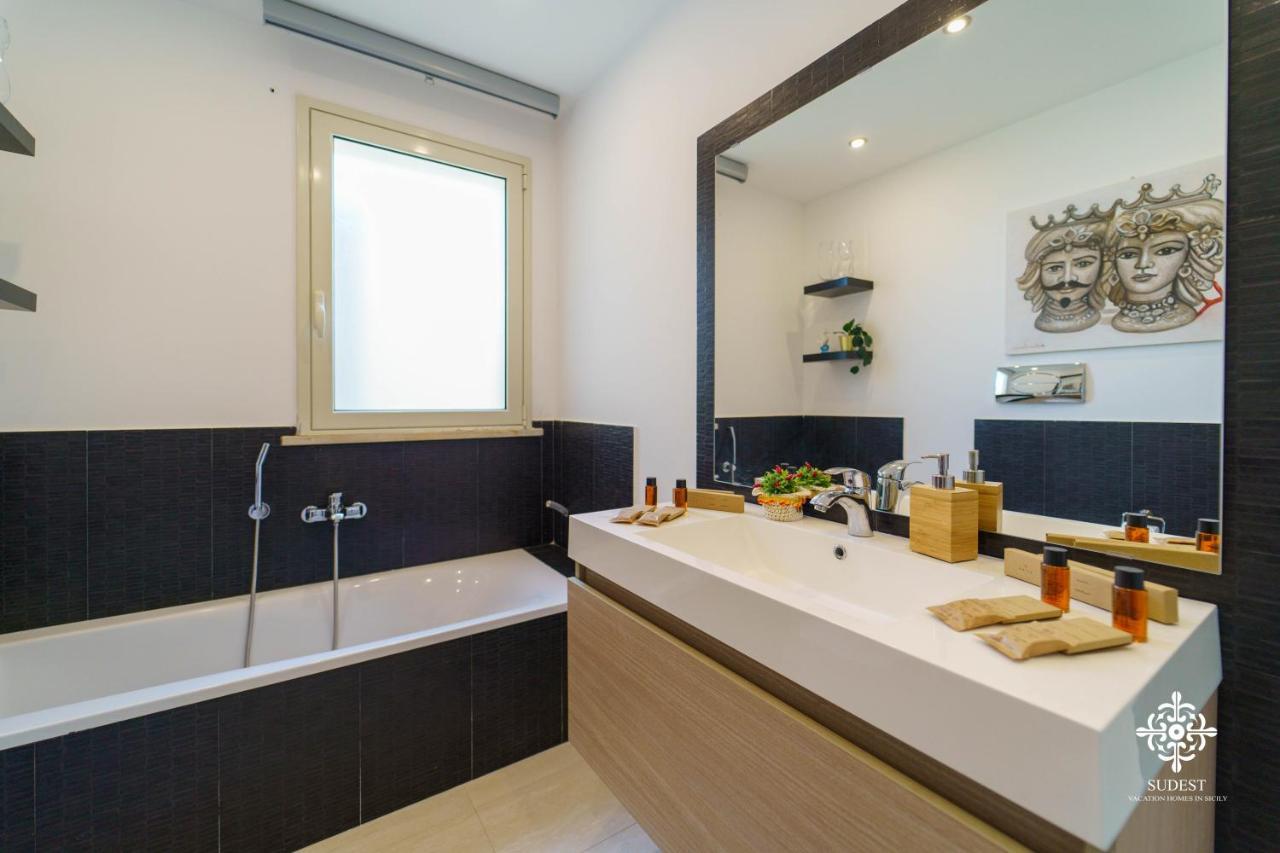 Villa Vittoria - Waterfront House 아우구스타 외부 사진