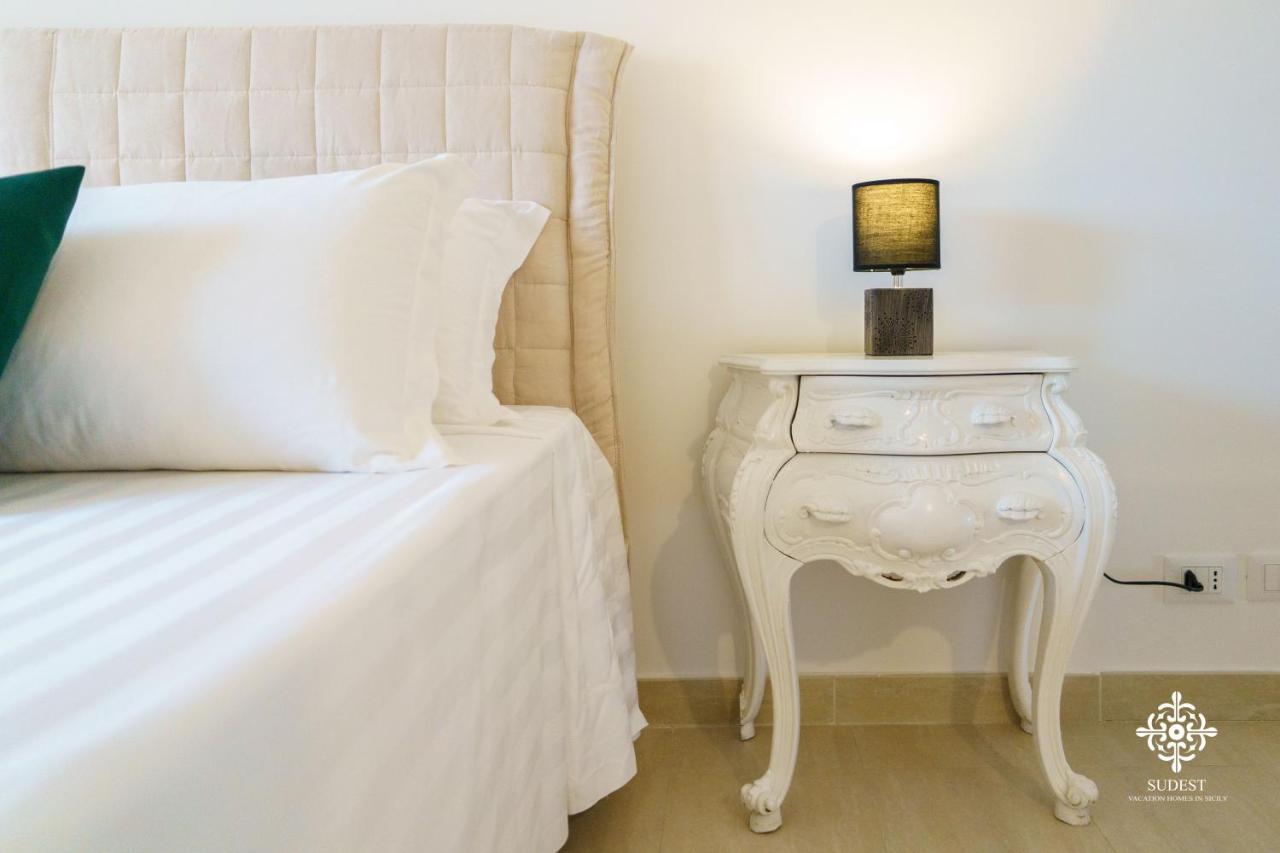 Villa Vittoria - Waterfront House 아우구스타 외부 사진